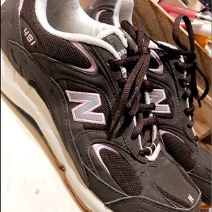 Women’s size 8 New Balance walking/running shoes